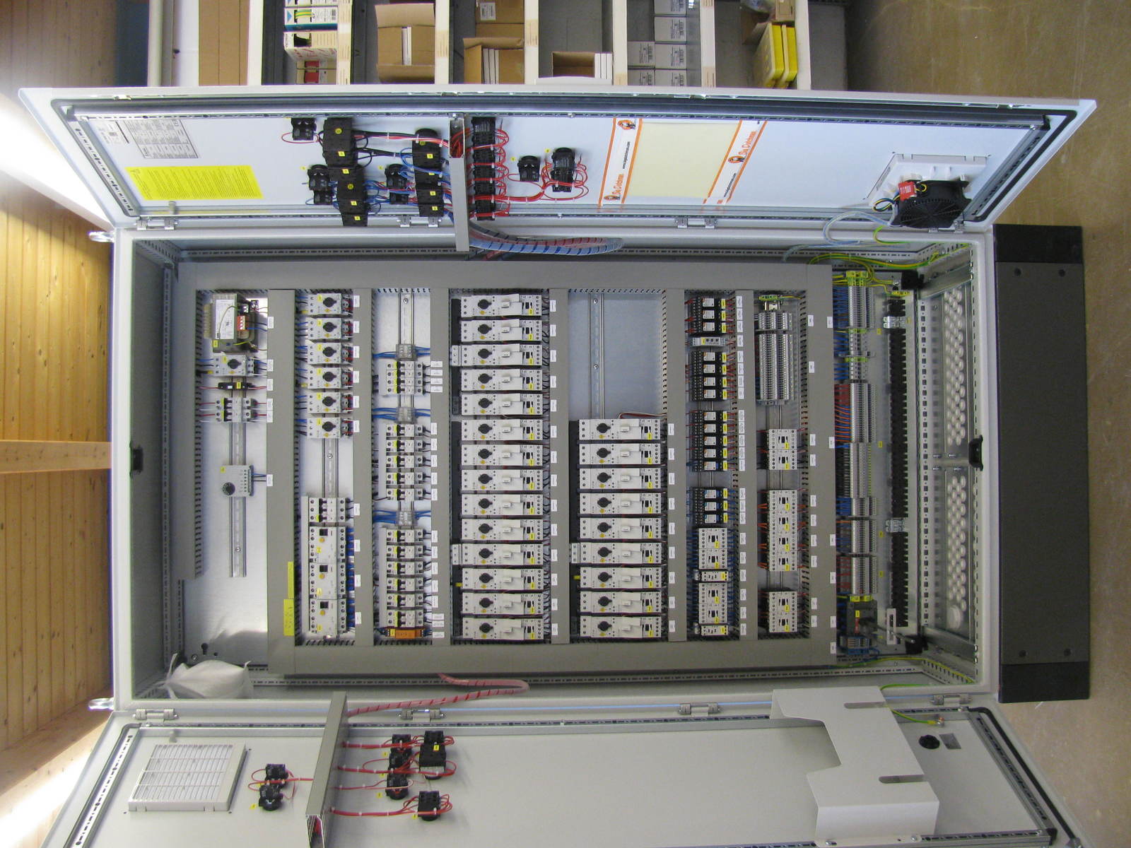 Control box ventilation feeding light (18x120 m)